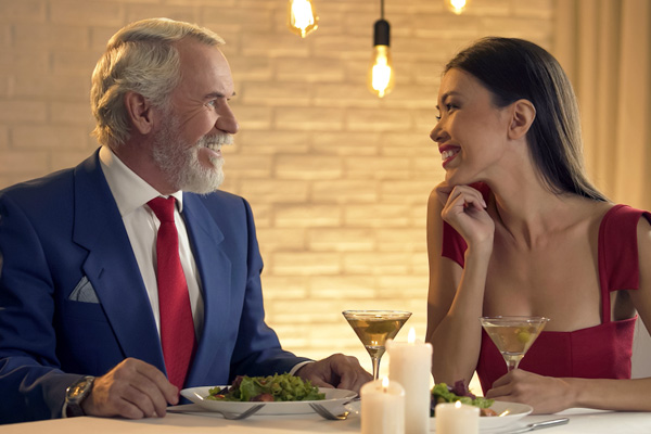 como gustarle a un hombre mayor que tu