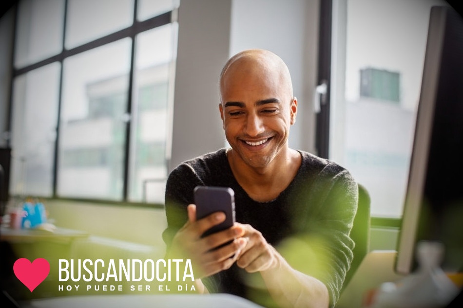 pasar de tontear en Whatsapp a proponer una primera cita